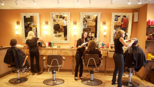 فروش خدمات آرایشگران در دوران رکود و بحران اقتصادی